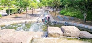 【岡山県笠岡市公園水遊び】十一番町緑道 水にふれる広場(じゅういちばんまちりょくどうみずにふれるひろば)
