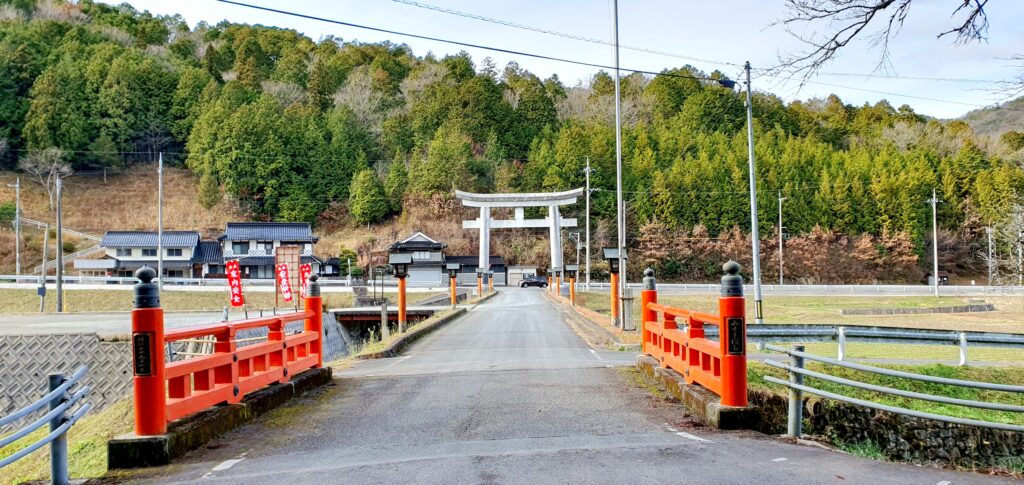 【岡山県真庭市】高岡神社御神木の神龍（たかおかじんじゃごしんぼくのシェンロン）