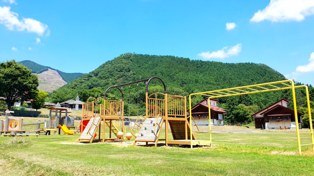 【岡山県勝田郡奈義町】山野草公園/那岐山麓 山の駅（さんやそうこうえん/なぎさんろくやまのえき）【水遊び/コテージ宿泊】