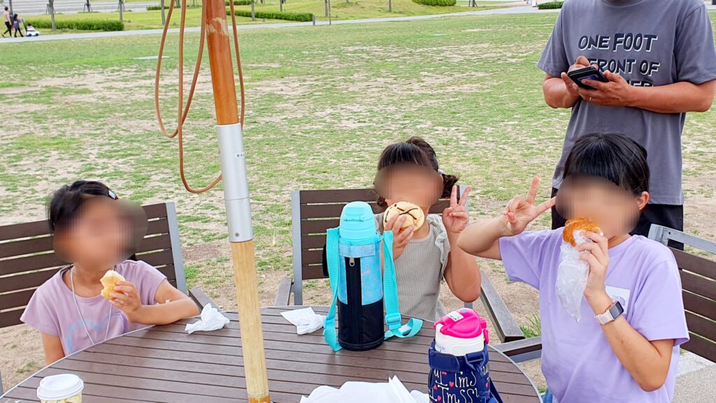 【エプスタイン擁護?】私が公園でパンを食べる理由【神をも冒涜?】